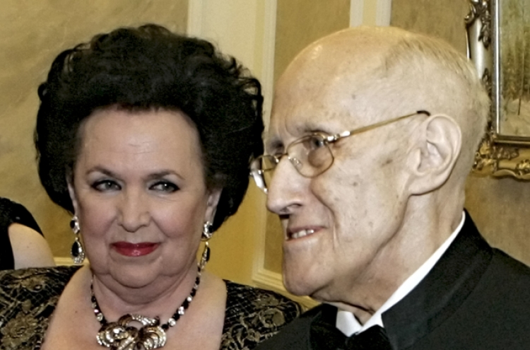 Russian opera great Galina Vishnevskaya dies at age 86