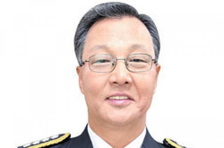 Police officer joins club of 100 million won donors