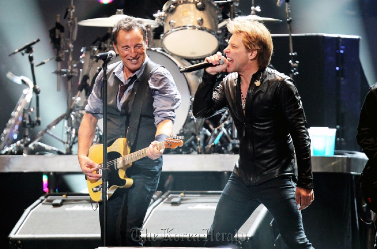 Rock stars shine at gig for Hurricane Sandy victims