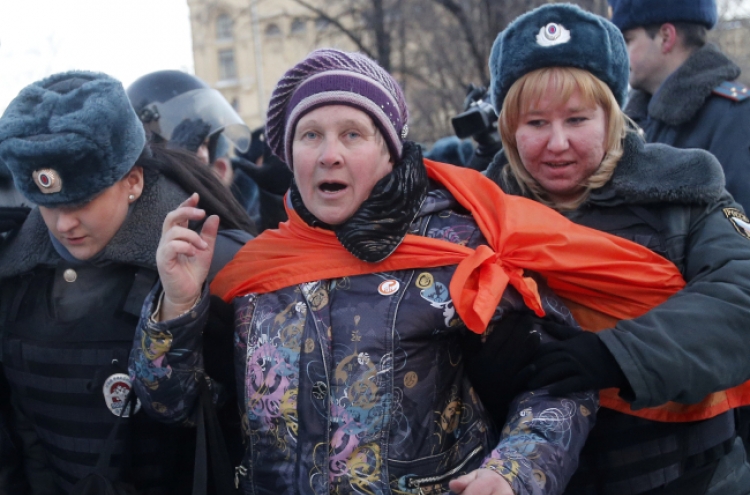 Russia breaks up anti-Putin rally