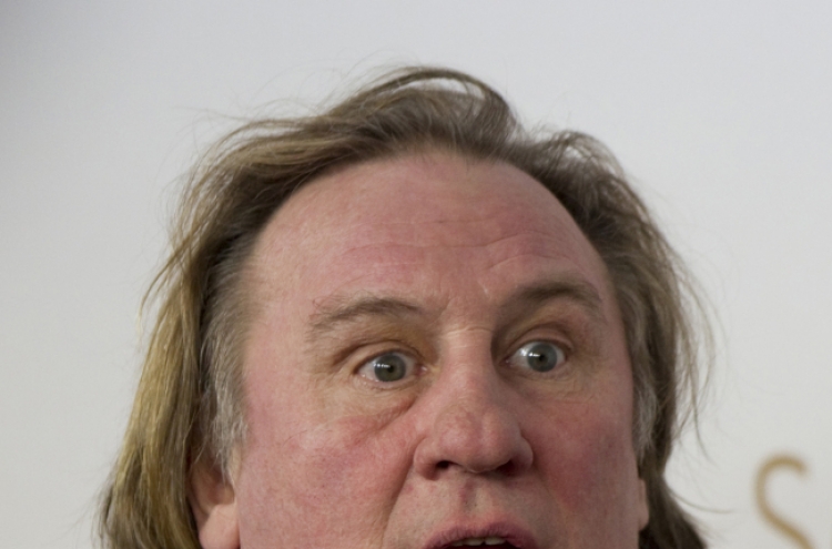 Depardieu ‘giving up French passport’