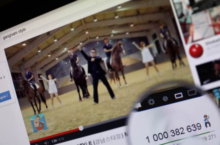 ‘Gangnam Style’ surpasses 1b views