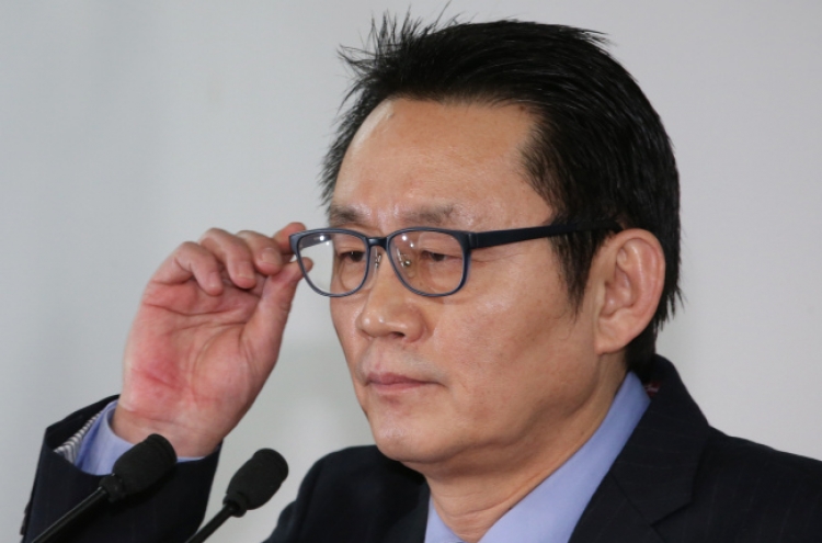 Park’s spokesman apologizes for past remarks; DUP demands ouster