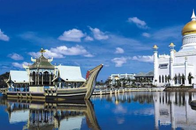 Brunei: Tropical sultanate, golfing paradise