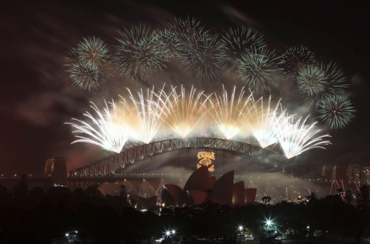 World gives enthusiastic welcome to 2013