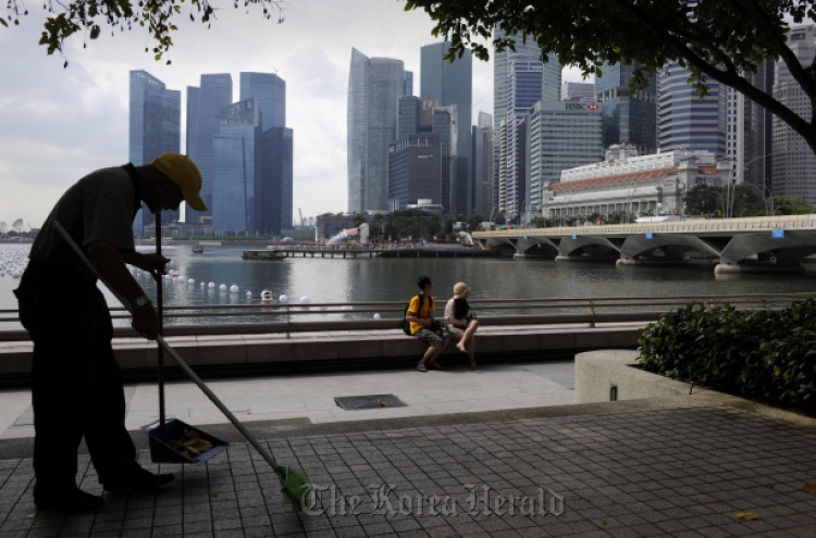 Singapore growth averts recession