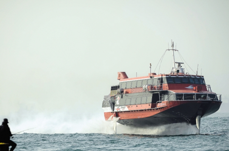 Pollution turns Hong Kong harbor from ‘fragrant’ to foul