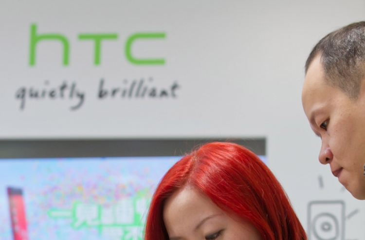 HTC shrugs off Apple battle