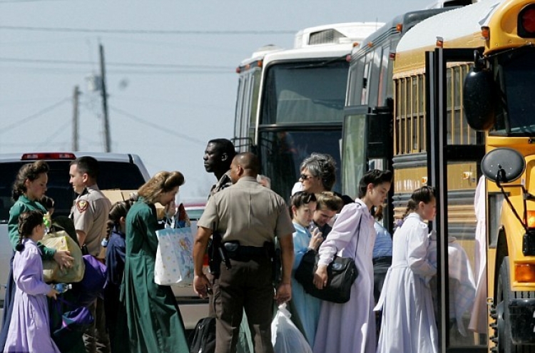 Probe over U.S. polygamous sect, fleeing women