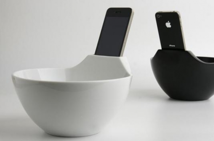 Taiwanese ramen bowl has iPhone dock