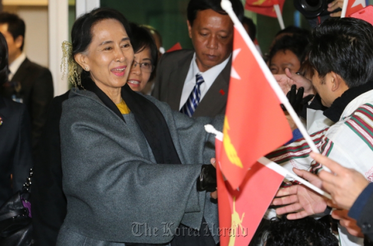 Myamar's Suu Kyi arrives in South Korea