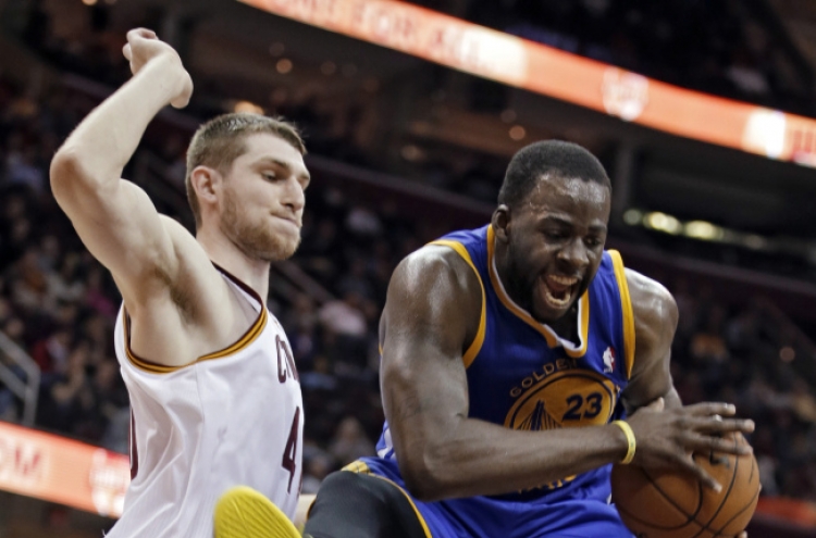 Thompson leads short-handed Warriors past Cavs