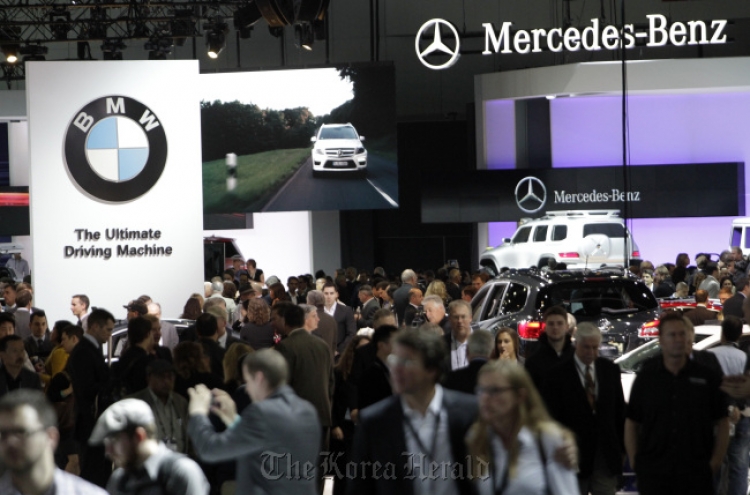 Mercedes takes early luxury lead after outselling BMW