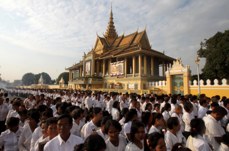 Cambodians bid farewell to ex-king ahead of cremation