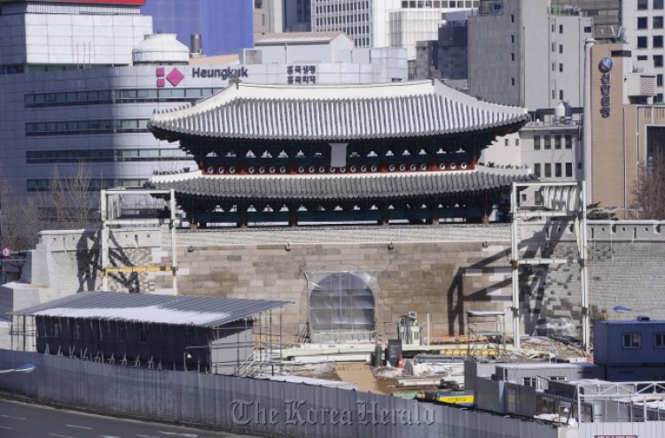 Restorers put finishing touches on Sungnyemun