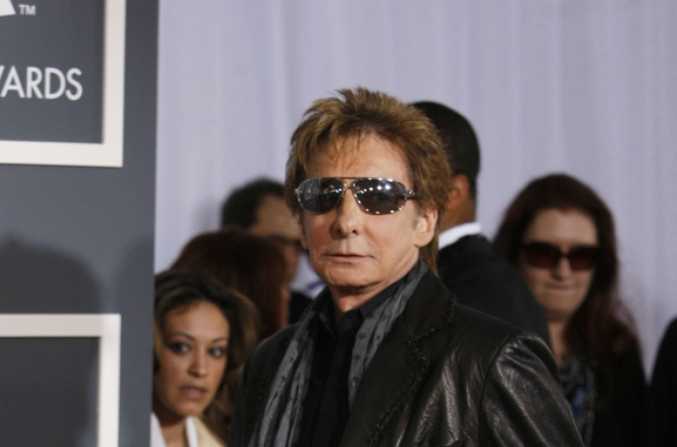 Barry Manilow enjoys ‘intimate’ Broadway return