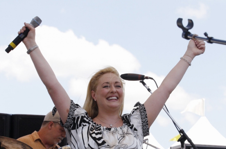 Mindy McCready found dead in apparent suicide: report