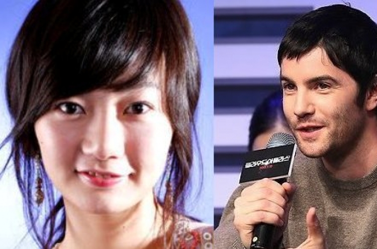 Bae Doo-na and Jim Sturgess rumored to be in a relationship