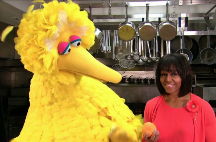 Big Bird repays Obamas with healthy eating ad