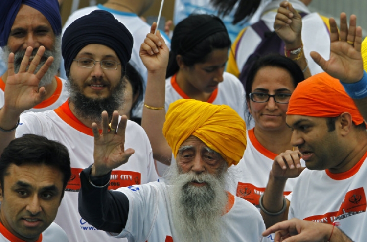 Fauja Singh, 101, finishes last race