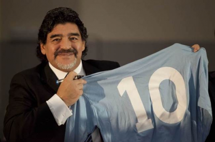 Maradona appears to have a new girlfriend