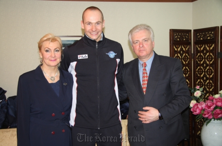 Envoy hosts Slovakian star of volleyball league