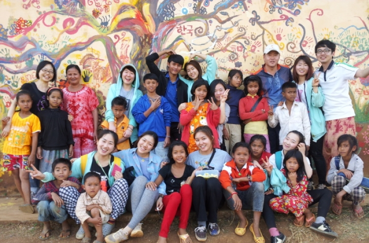 Students share artistic talents in Cambodia