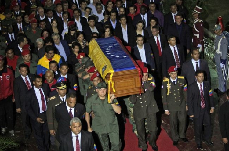 Chavez’s body lies in state for farewell