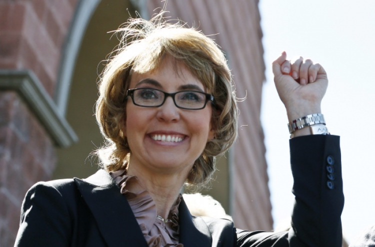 Giffords to receive JFK Profile in Courage award