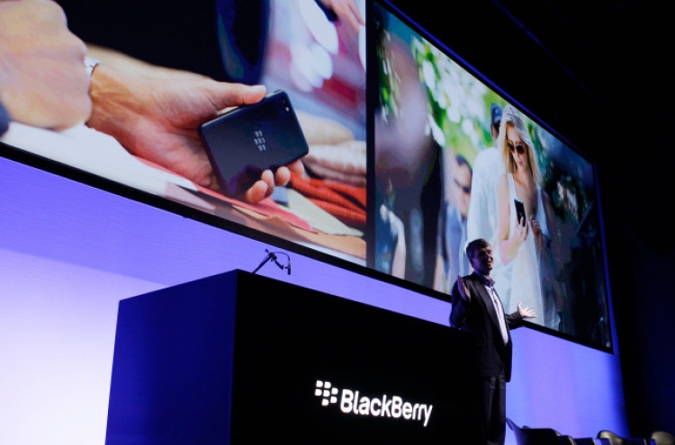 BlackBerry boss takes swipe at Apple