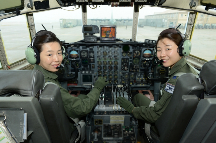 All-female crew flies Air Force’s C-130