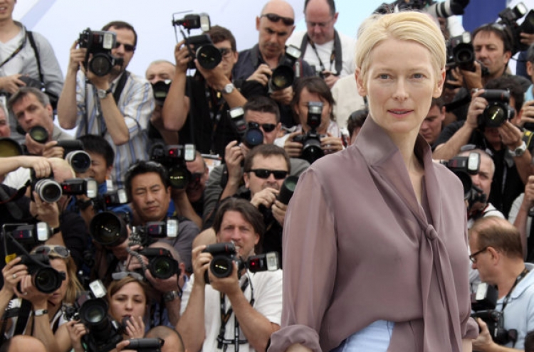 Tilda Swinton performs art of sleeping in NYC