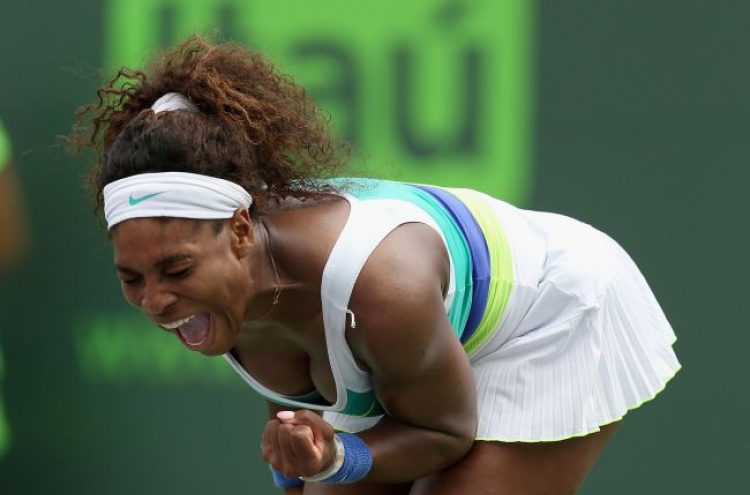 Serena rallies for 3-set win at Sony Open