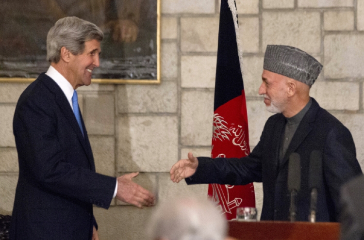 Kerry, Karzai strike upbeat note in Kabul