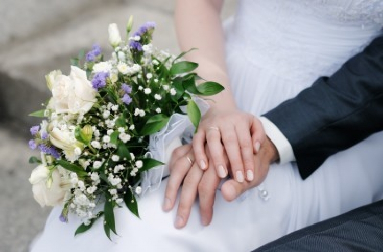 Couple marries at uncle‘s funeral