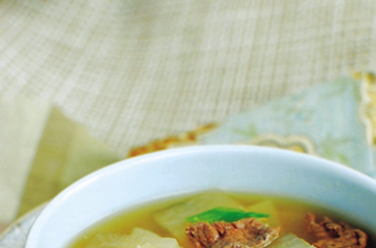 Radish soup, (mu guk)