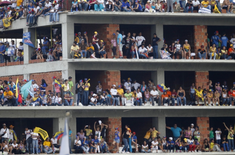 Capriles supporters rally in streets of Caracas