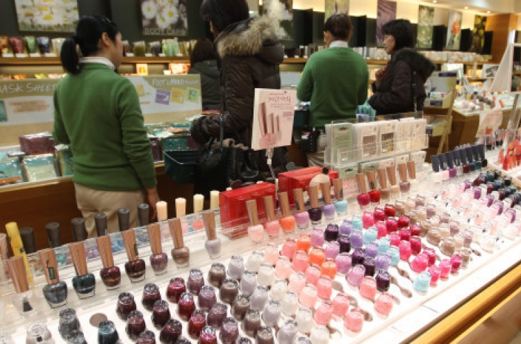 Korea sees cosmetics trade surplus for first time as firms grow