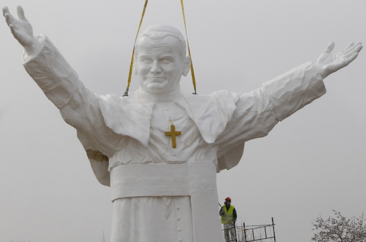 Giant John Paul II statue readied for unveiling