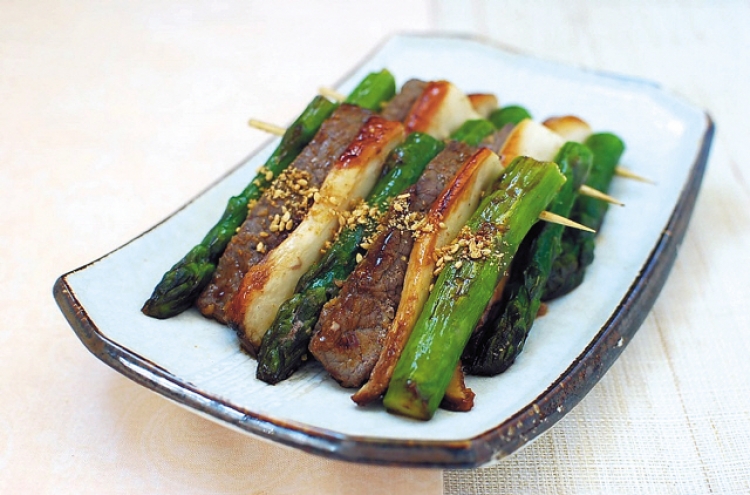 Sanjeok, (skewered beef with asparagus, mushrooms)