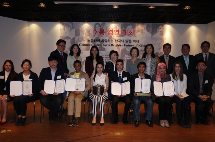 Speech contest participants discuss how to sustain hallyu