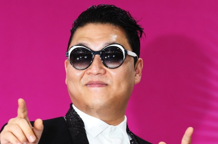 Psy returns to limelight as a ‘mother father gentleman’