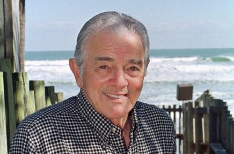 USA Today founder Neuharth dies in Florida at age 89