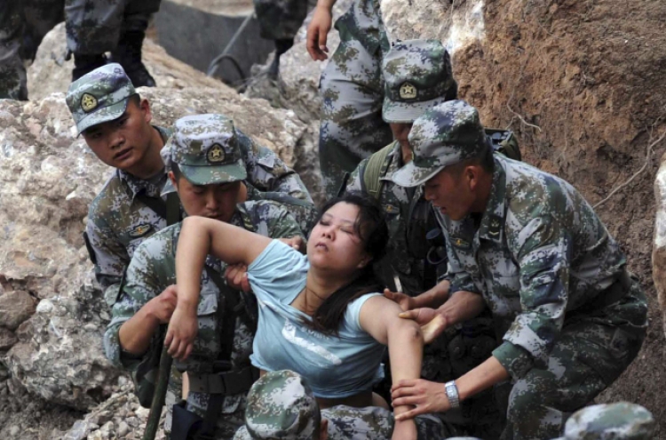 Huge rescue effort as China quake toll rises