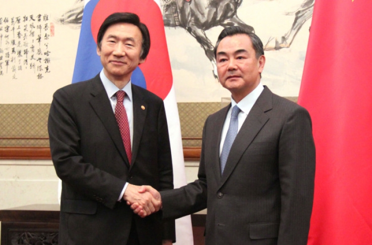 Top diplomats of Korea, China to set up hotline