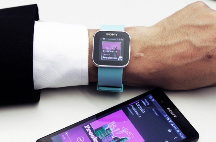 Samsung and Apple develop smartwatches as Sony lags behind