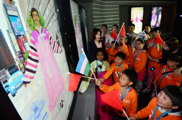 SKT invites multicultural children to its ICT museum