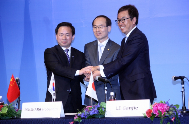 Korea, China, Japan pledge joint action to tackle pollution