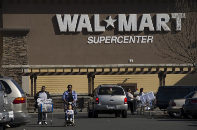 Wal-Mart takes back top spot in Fortune 500