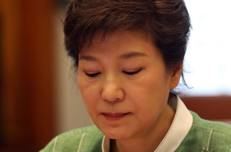 Park apologizes over alleged sexual misconduct by ex-spokesman